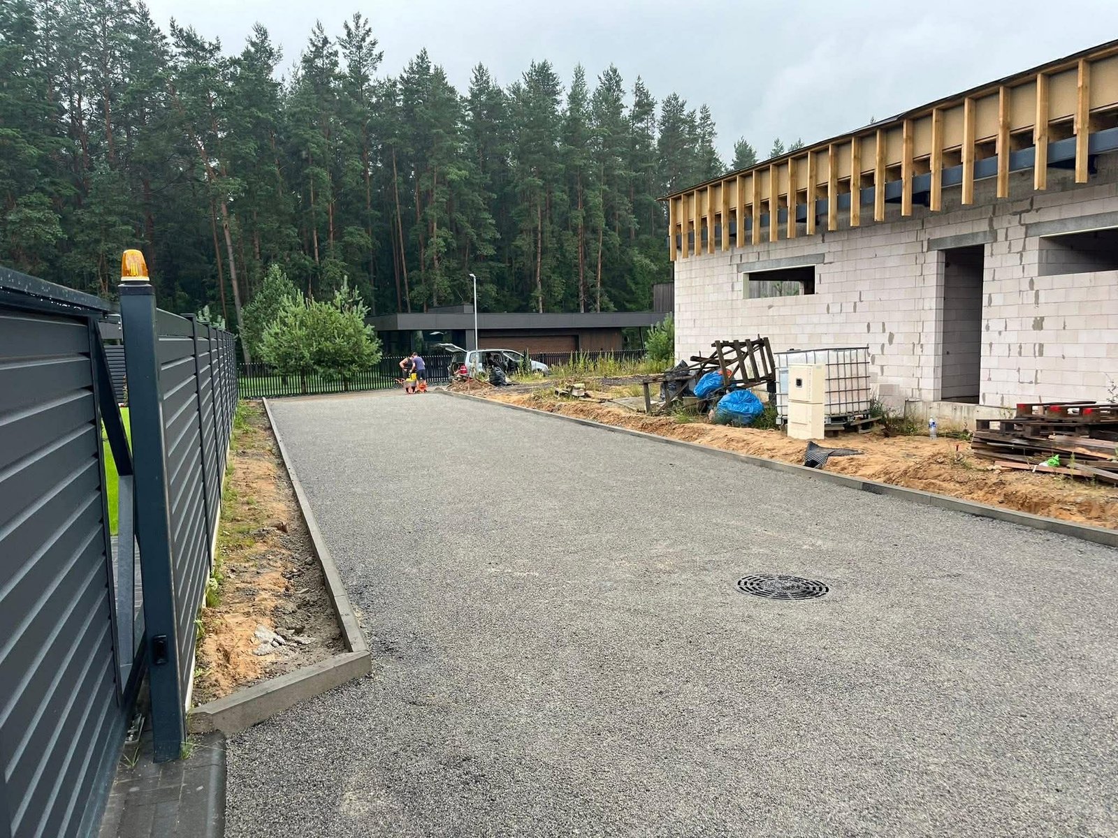 Frezuoto asfalto privažiavimas prie statomo namo