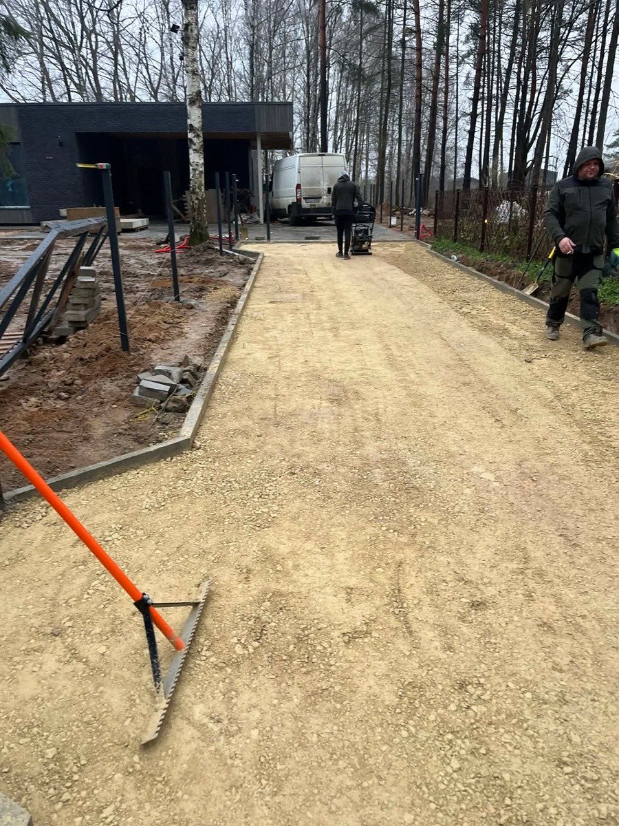 Skaldos tankinimas ir bordiūrų montavimas prie privataus namo